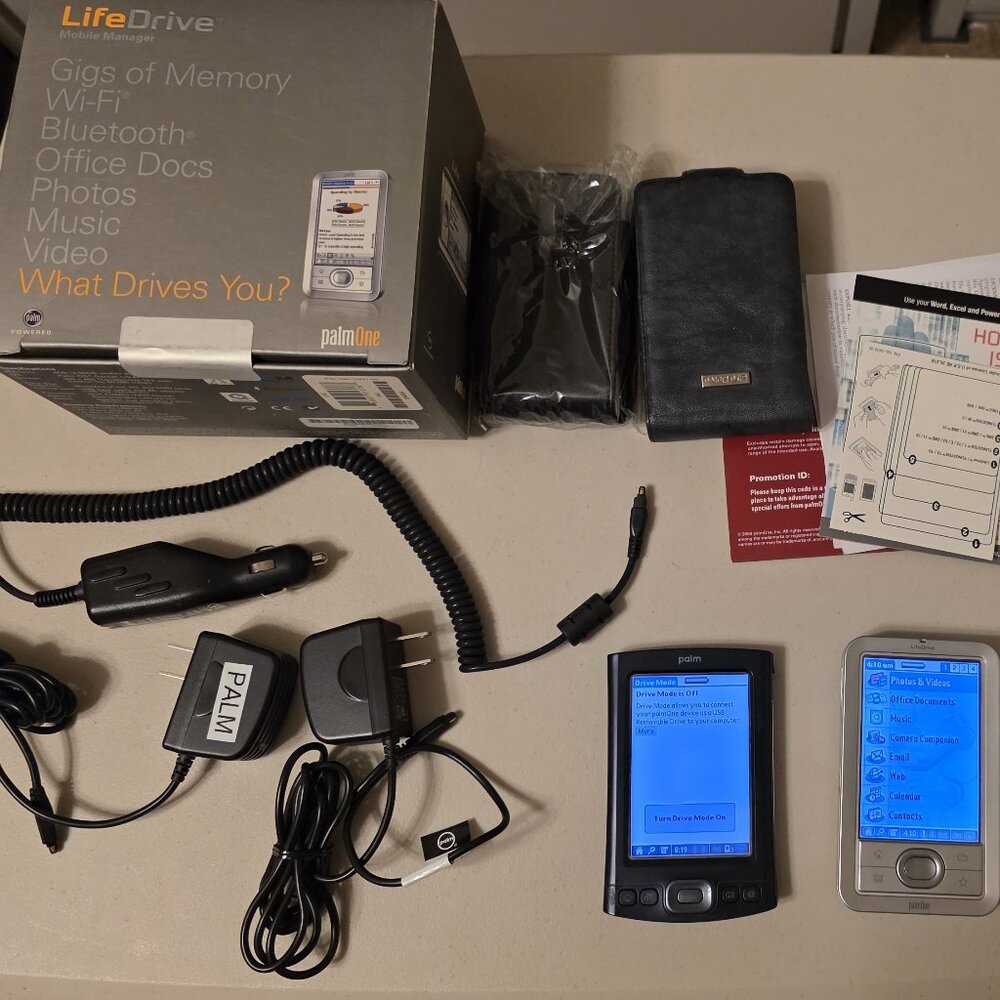 2 vintage palm devices